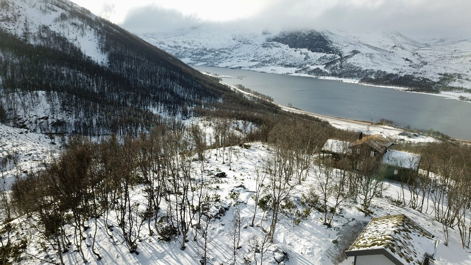 Eigedomen ligg på ca. 989 meter over havet. Galleribilde