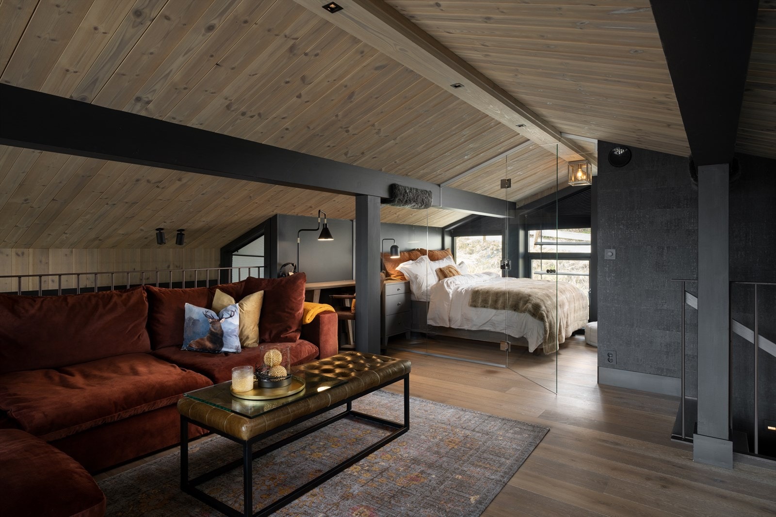 Glassdører fra hemsstue til soverom/alkove Galleribilde