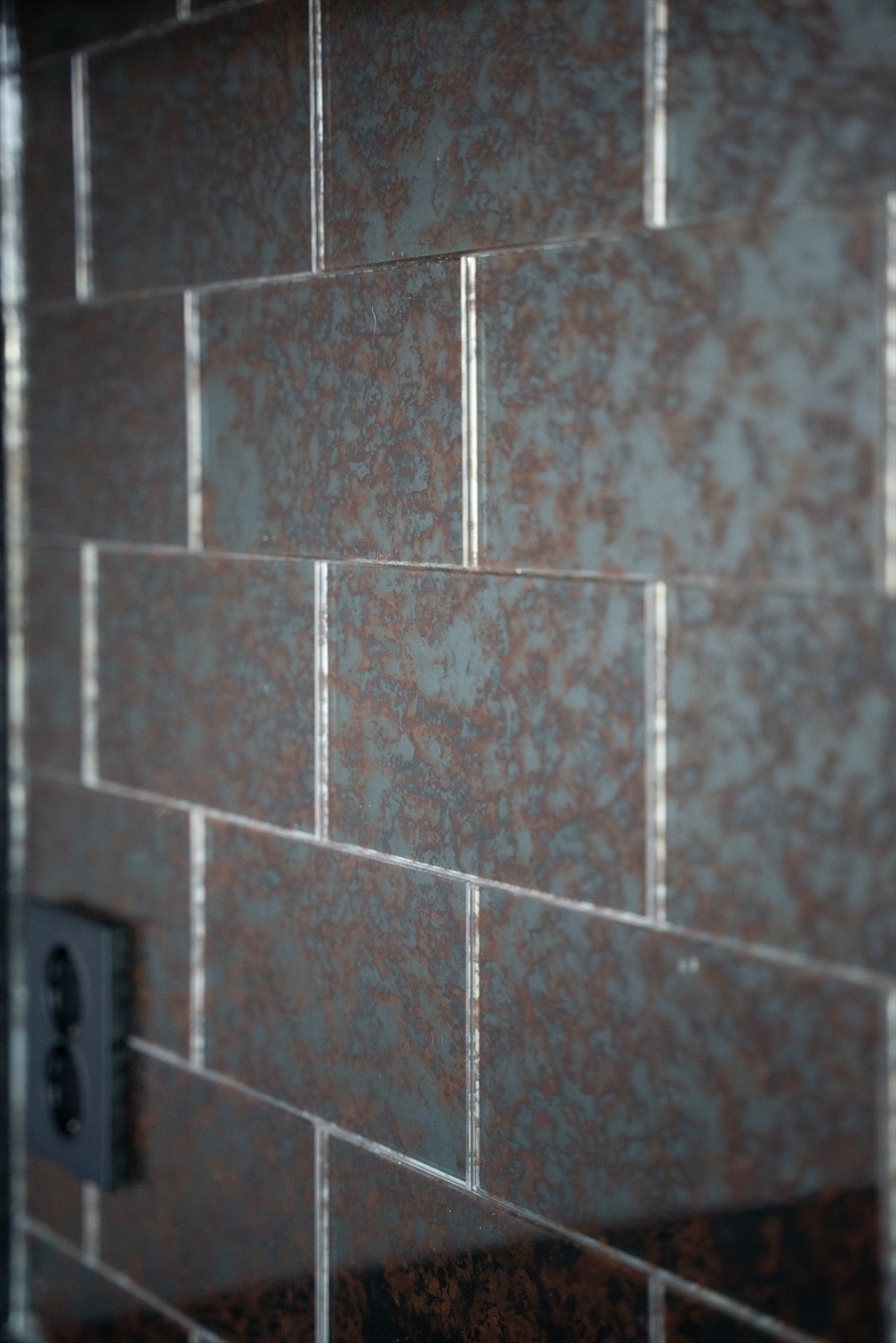 Lekker speilflis over kjøkkenbenk av typen Deco Glass Galleribilde