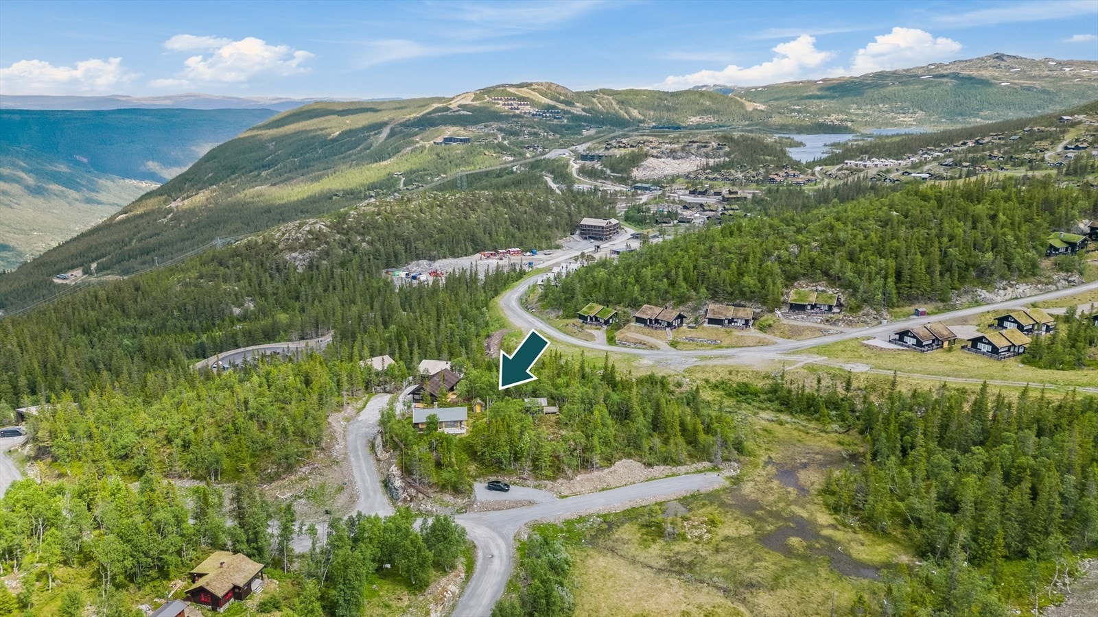 I umiddelbar nærhet finner man flotte turområder til alle årstider. Langrennsløyper, slalåmbakker eller høyfjellet. Galleribilde