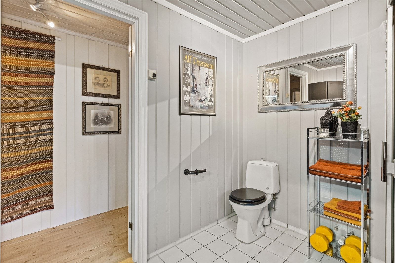 Badet ligger praktisk til i nærheten av soverommene. Galleribilde
