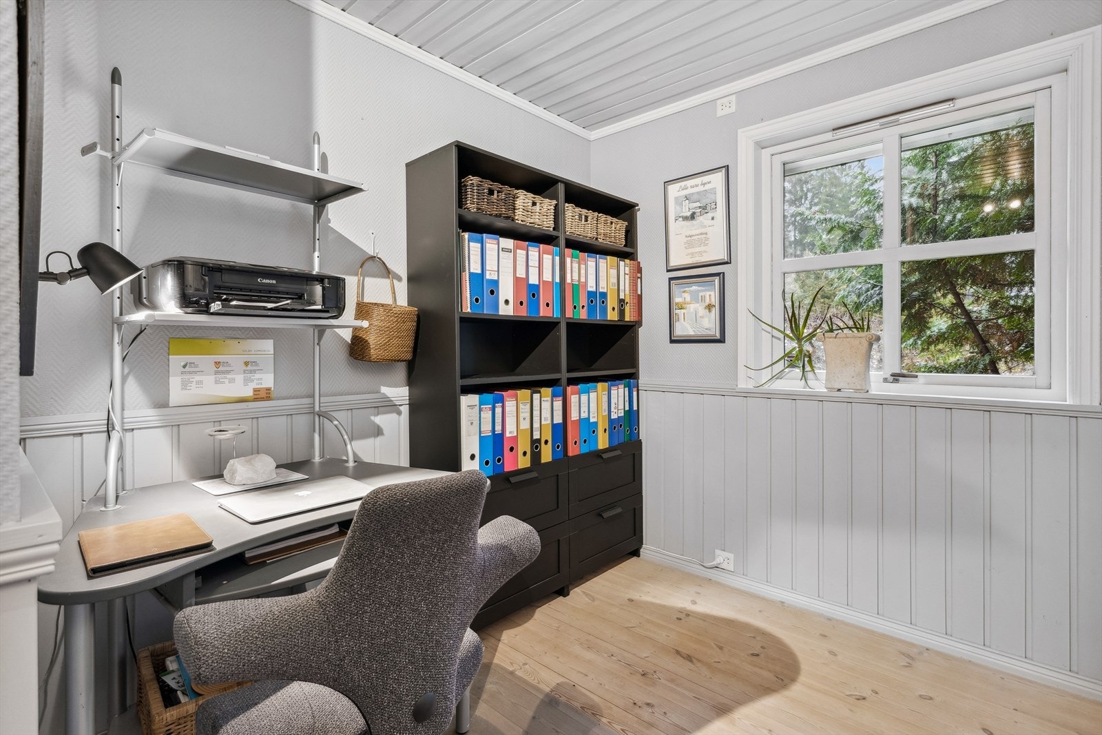 Dette soverommet ligger i hovedetasjen og brukes i dag som kontor. Galleribilde