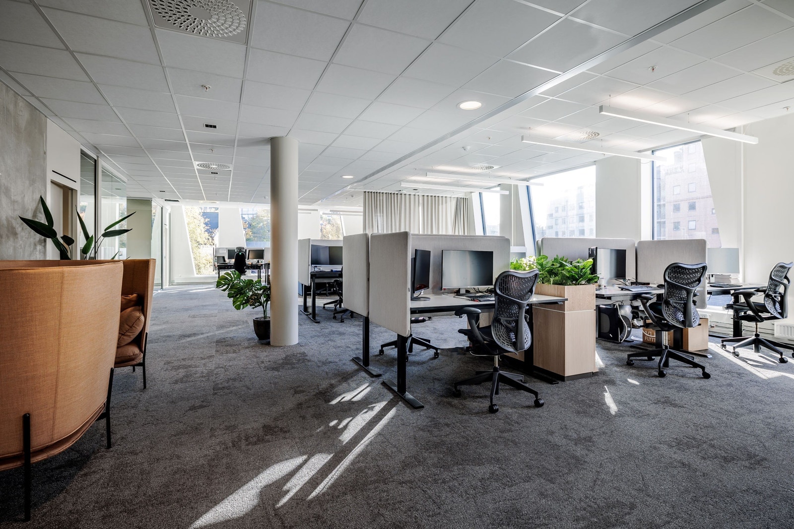 Referanselokaler fra annen kunde i tilsvarende lokaler som de ledige 1.259 kvm vi har i 3. etg.
foto@knutneerland / @magentfotografer Galleribilde