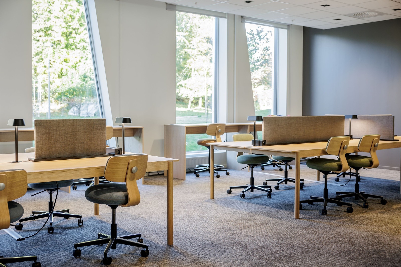 Referanselokaler fra annen kunde i tilsvarende lokaler som de ledige 1.259 kvm vi har i 3. etg.
foto@knutneerland / @magentfotografer Galleribilde