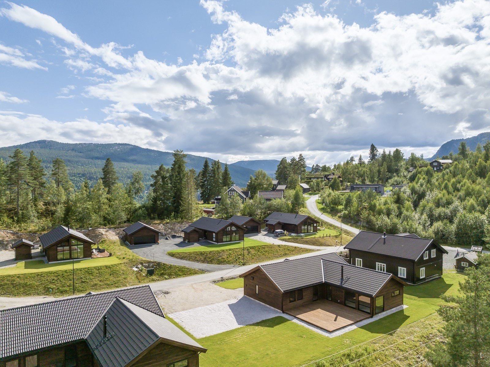 Splitter ny og lekker enebolig med en meget god planløsning hvor alt er på en flate og det er romslige og luftige rom. Galleribilde