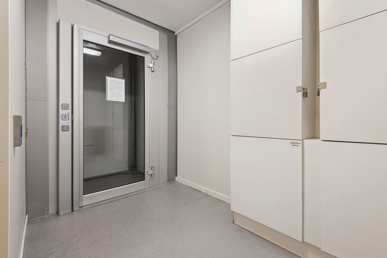 Heis. i bygget. Galleribilde