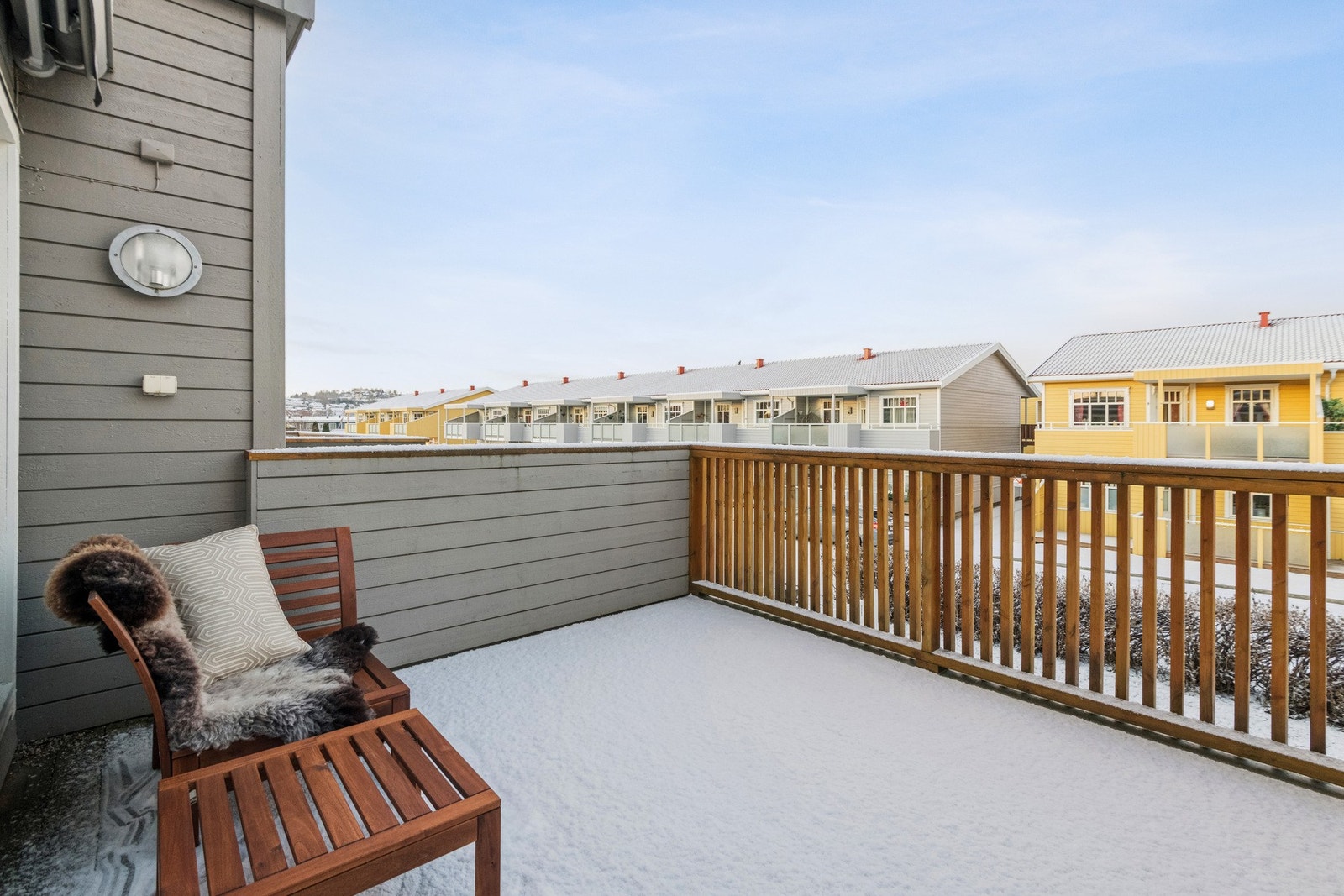 På terrassen har man kveldssola midtsommers. Galleribilde