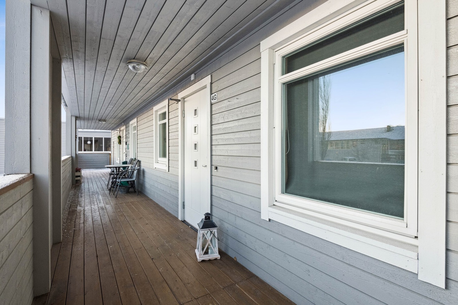 Takoverbygget inngangsparti. Galleribilde