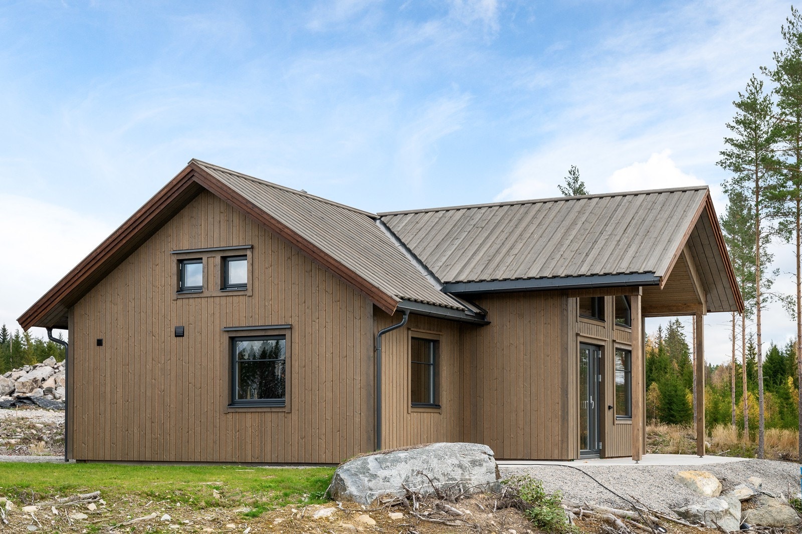 Det støpte dekket kan om ønskelig legges med skifer eller terrassebord. Galleribilde