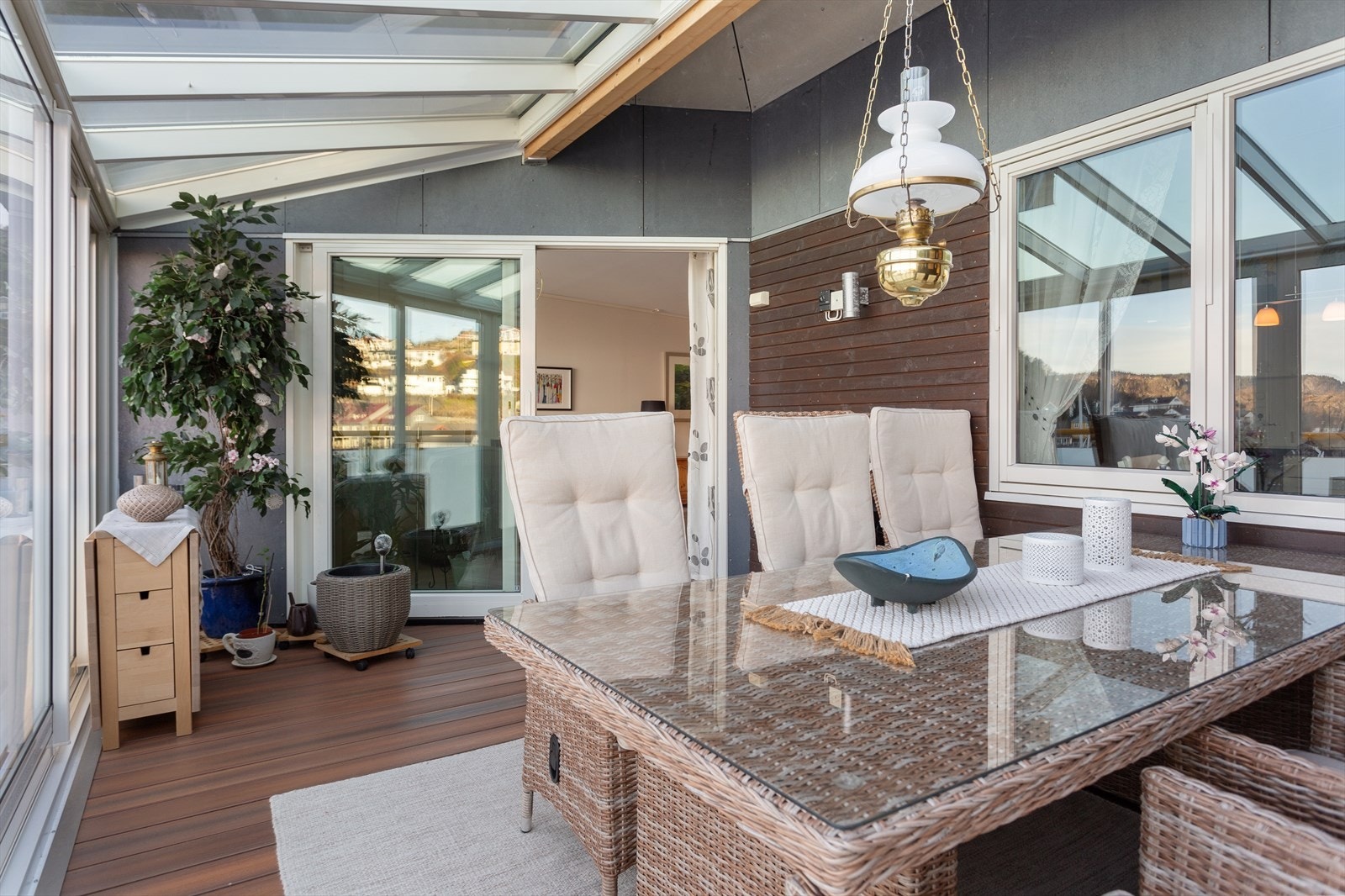 Leiligheten følger med en nyere vinterhage fra 2017 på 15 m². Galleribilde