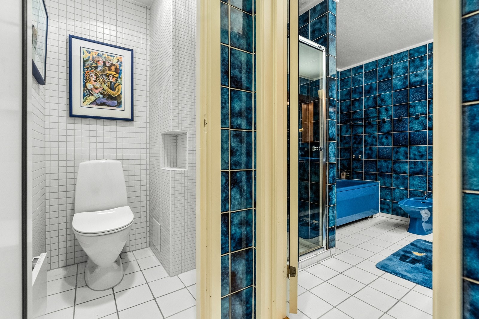 Bad og separat wc. Galleribilde