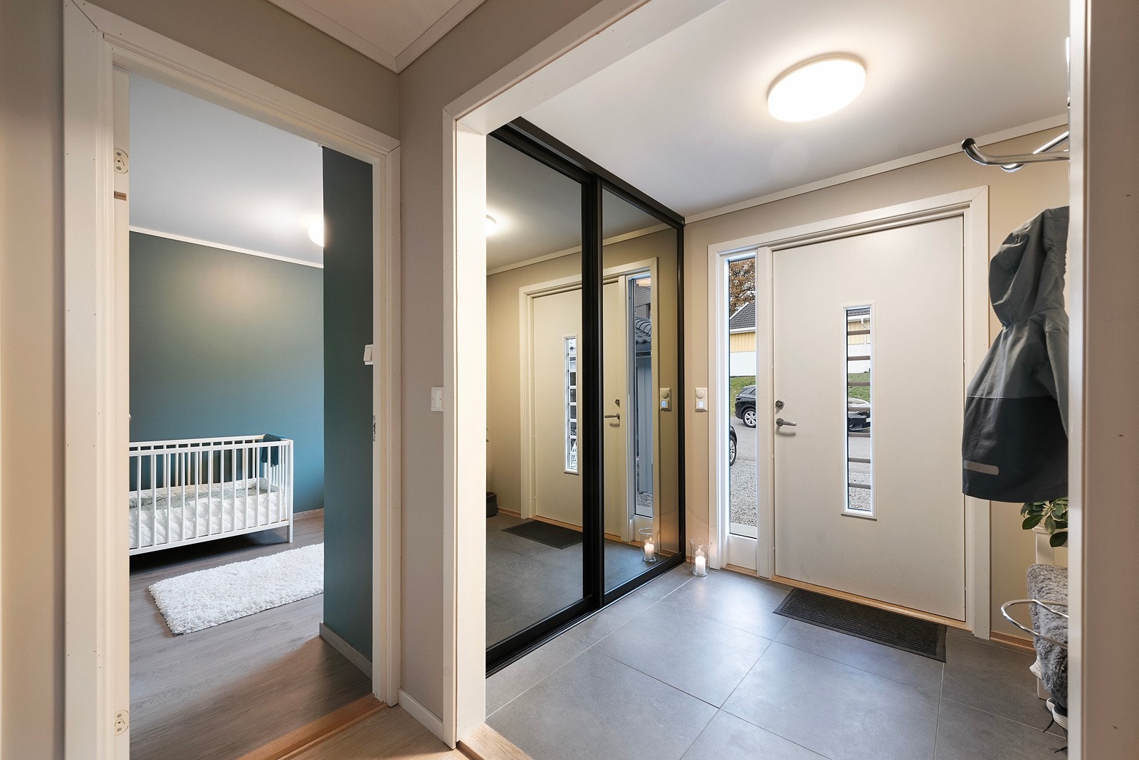 Stor gang med garderobe Galleribilde