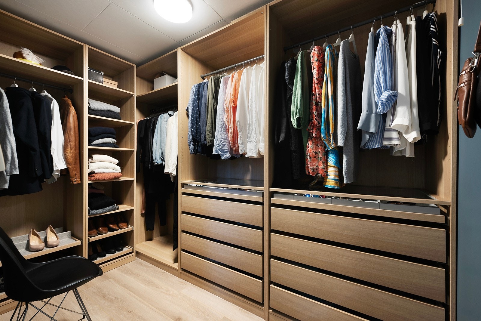 Flott garderobe Galleribilde