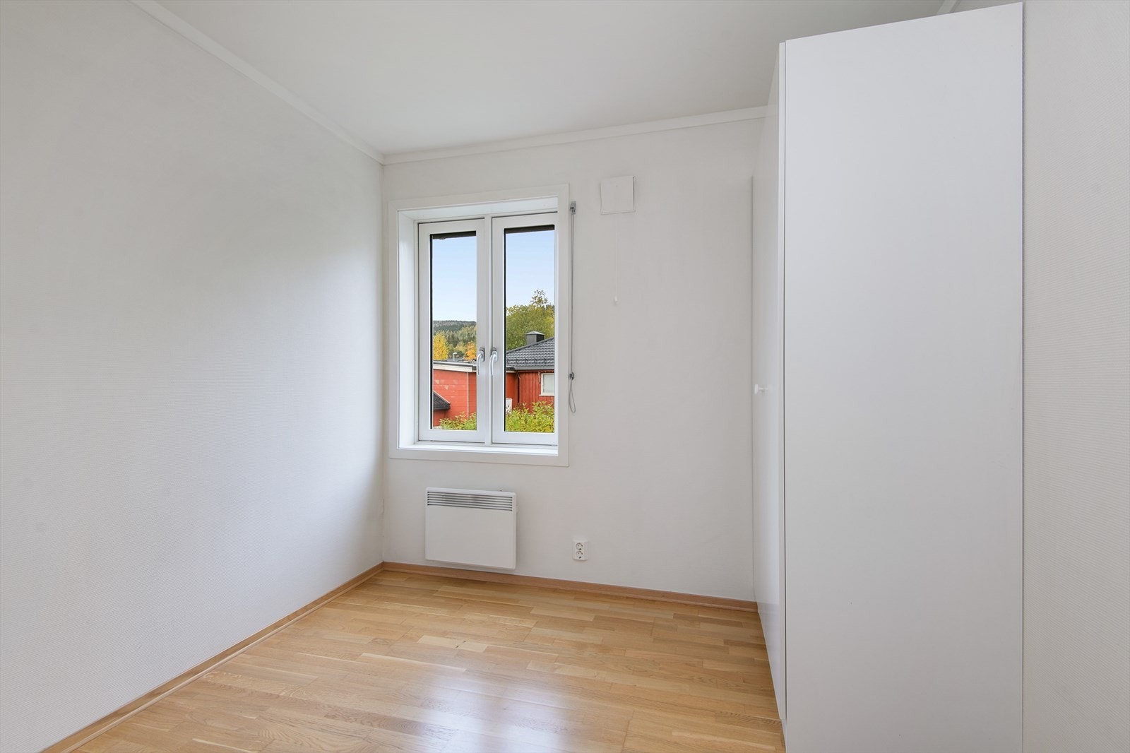 Soverom 2 har garderobeskap. Galleribilde
