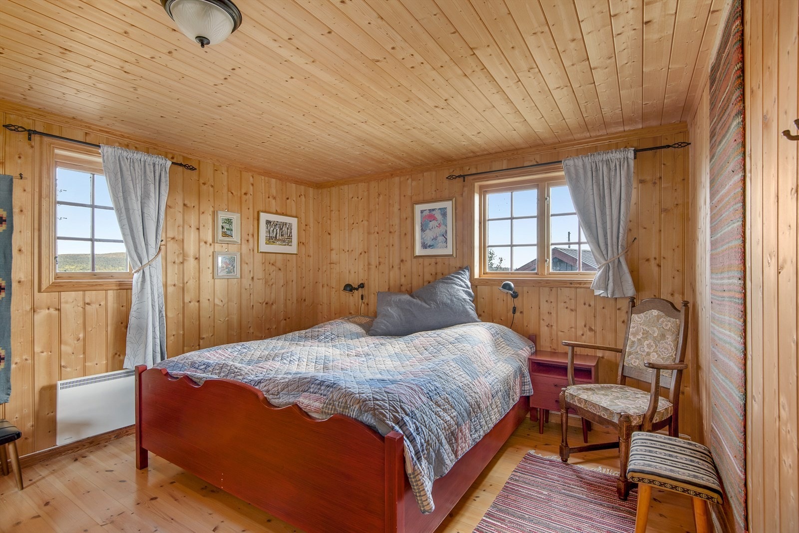 Soverom med plass til dobbeltseng. Galleribilde