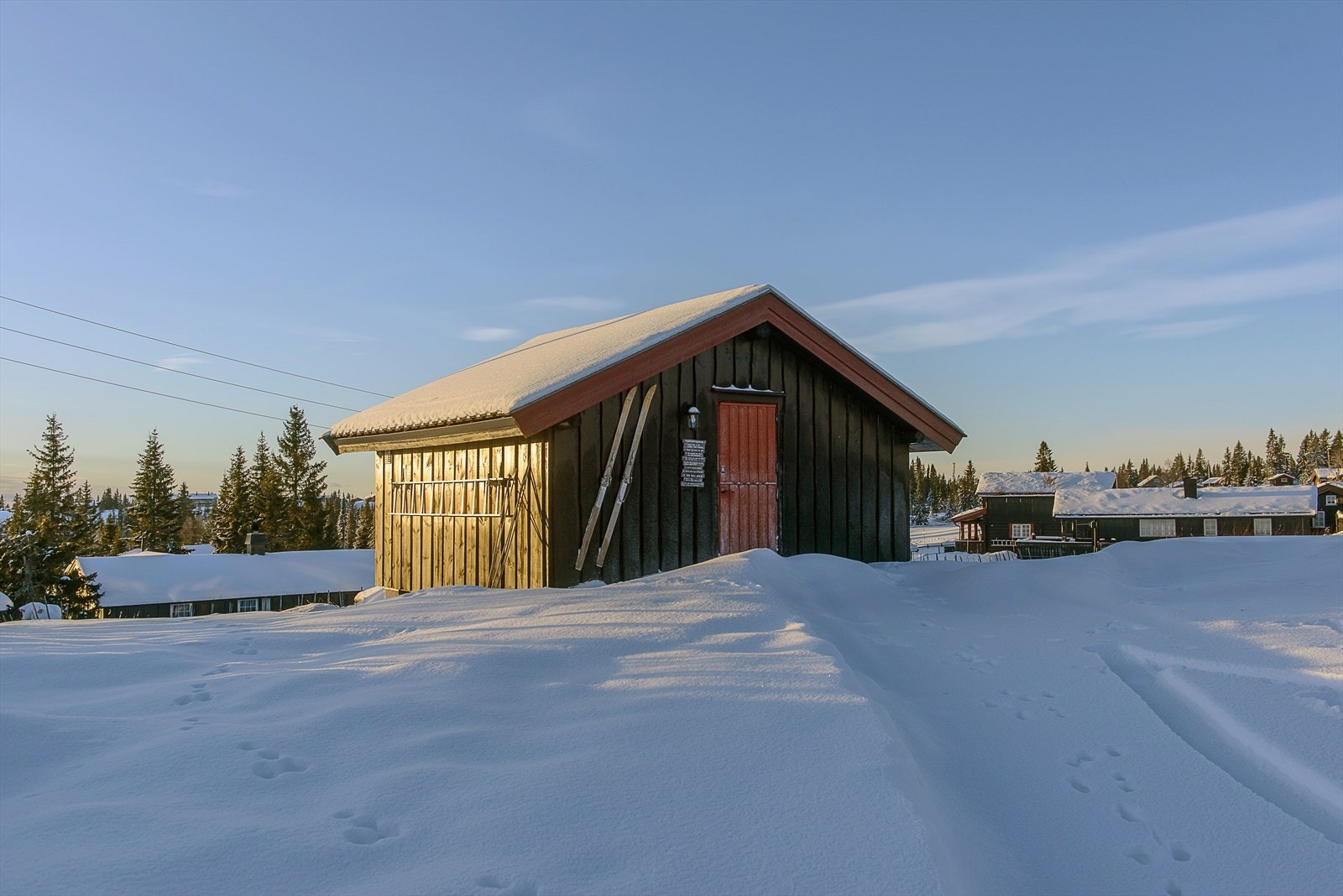 Fint tun på eiendommen med fin boltreplass for barn. I all hovedsak naturtomt/gressbakke. Galleribilde
