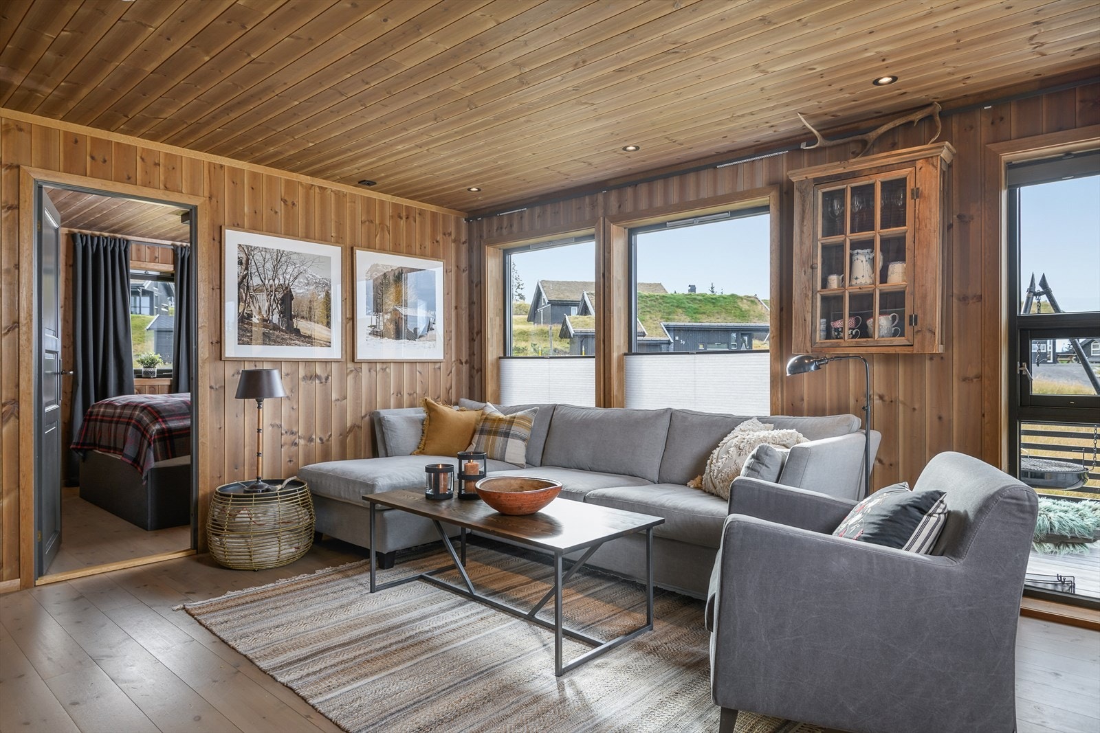 Adkomst til hovedsoverommet fra stua. Galleribilde