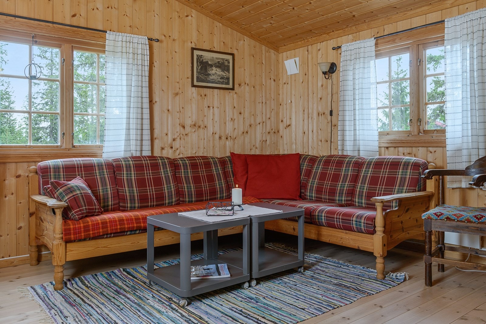 Fint naturlig lys inn i rommet. Galleribilde