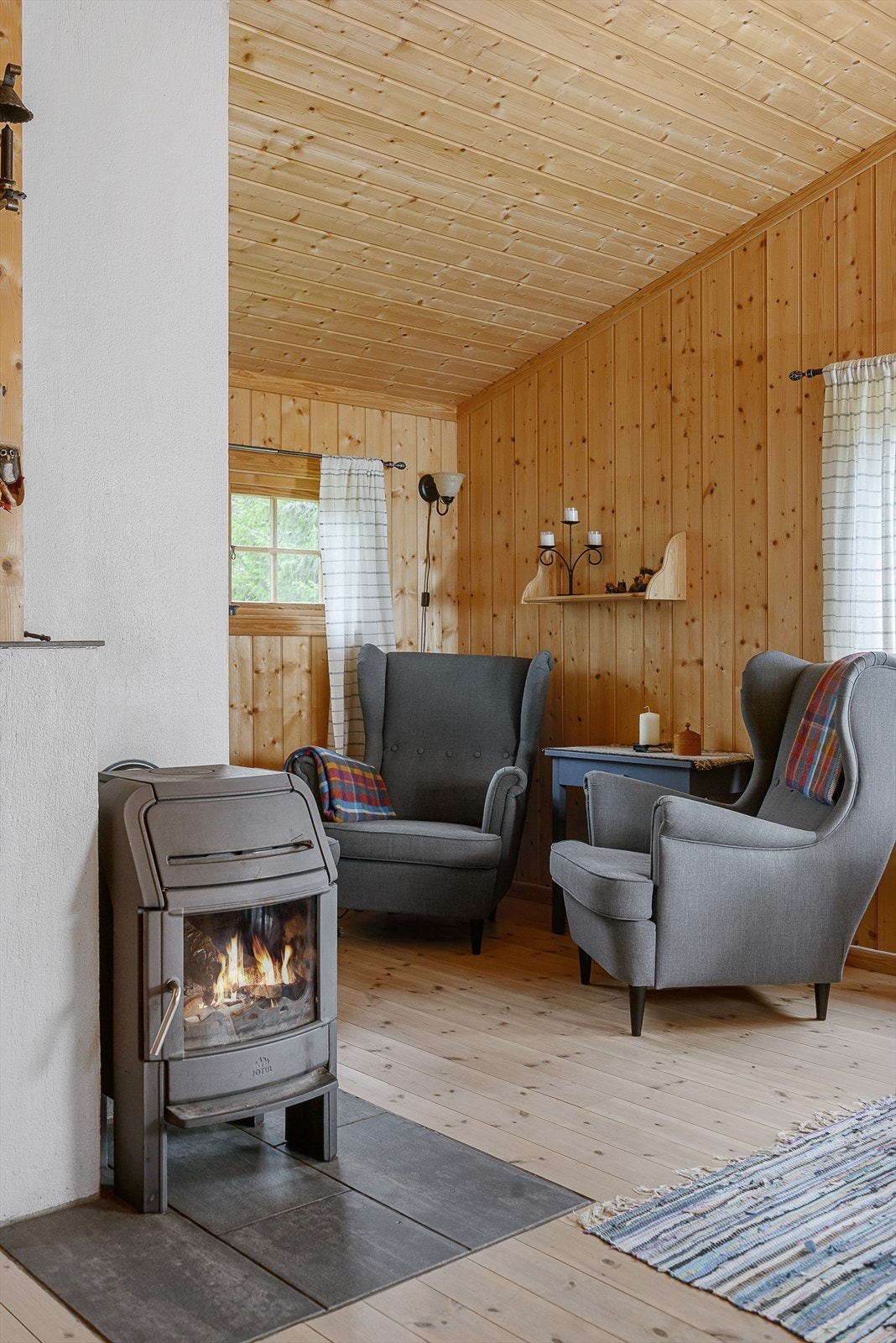 En peisovn sørger for god varme i hytta. Galleribilde