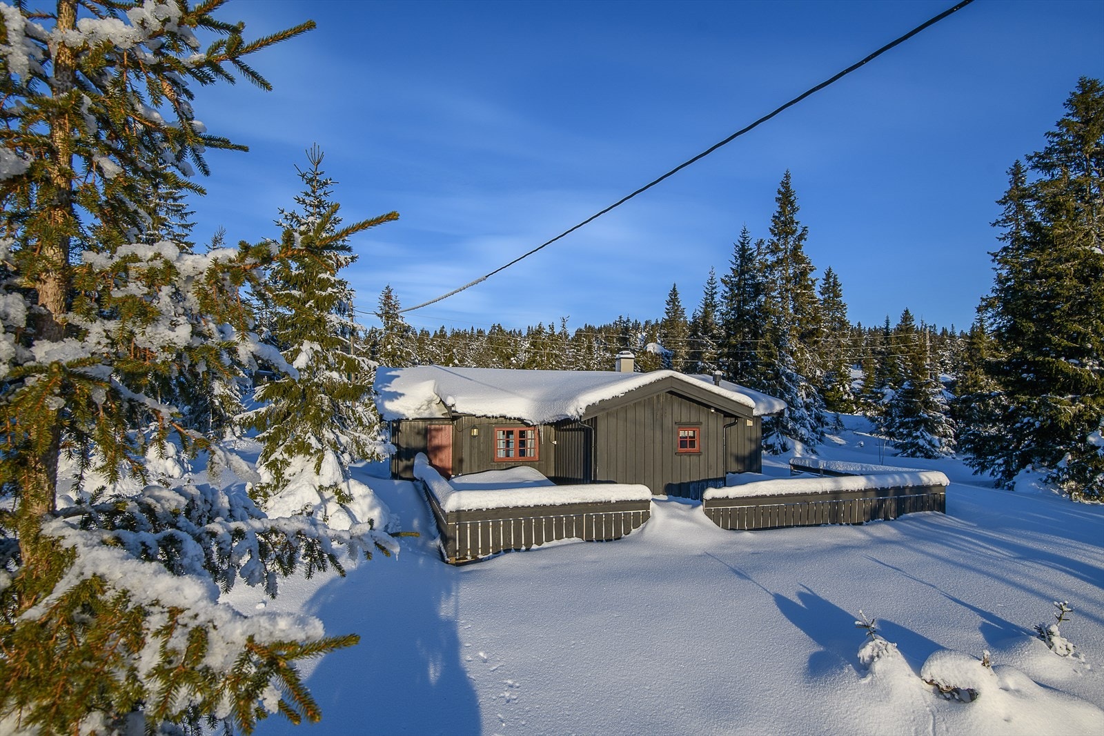 Dette er et utmerket utgangspunkt for turer, sommer som vinter. Oppkjørte skiløyper går i området og sommerstid er det et rikholdig sti-og veinett tilgjengelig, tilpasset hele familien. Galleribilde