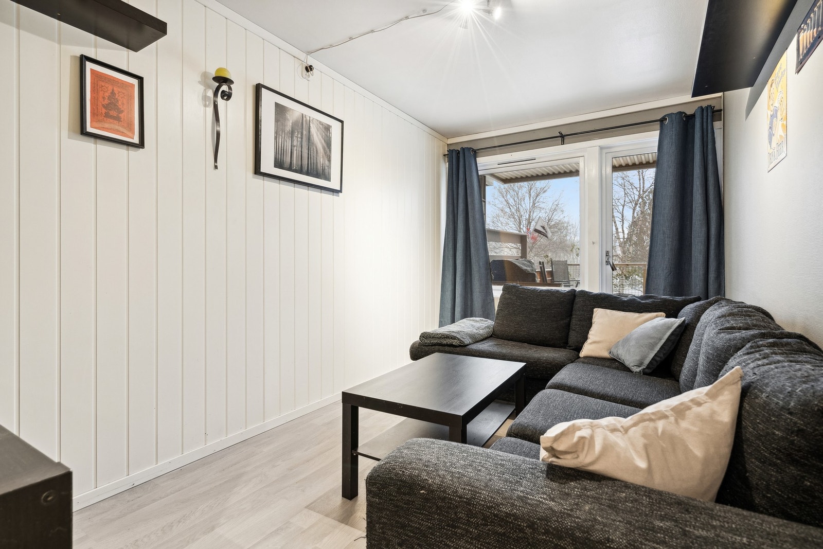 Soverom på 10 m² med utgang til terrasse. Galleribilde