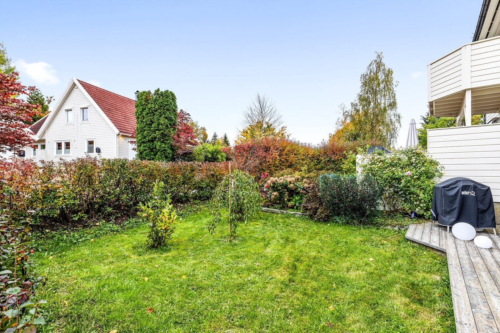 Solrikt uteområde og hage Galleribilde