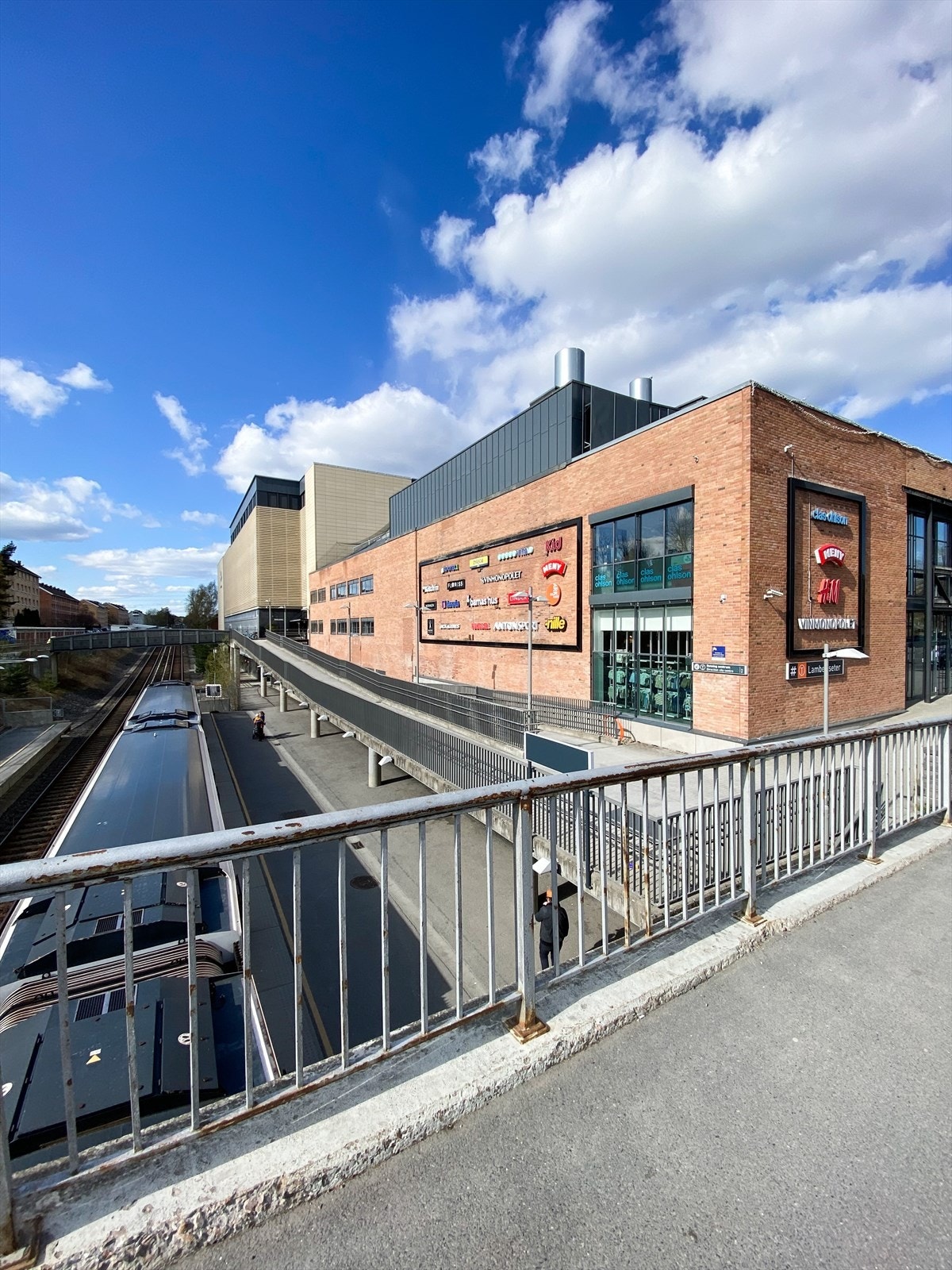 Lambertseter senter og T-bane. Galleribilde