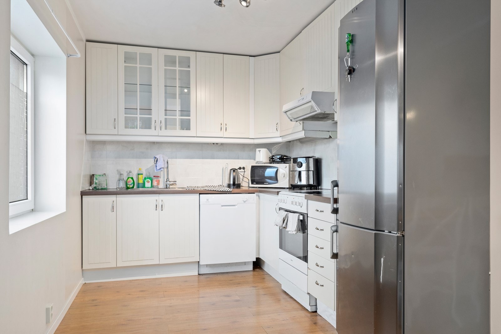 Kjøkken med åpen løsning til stue Galleribilde