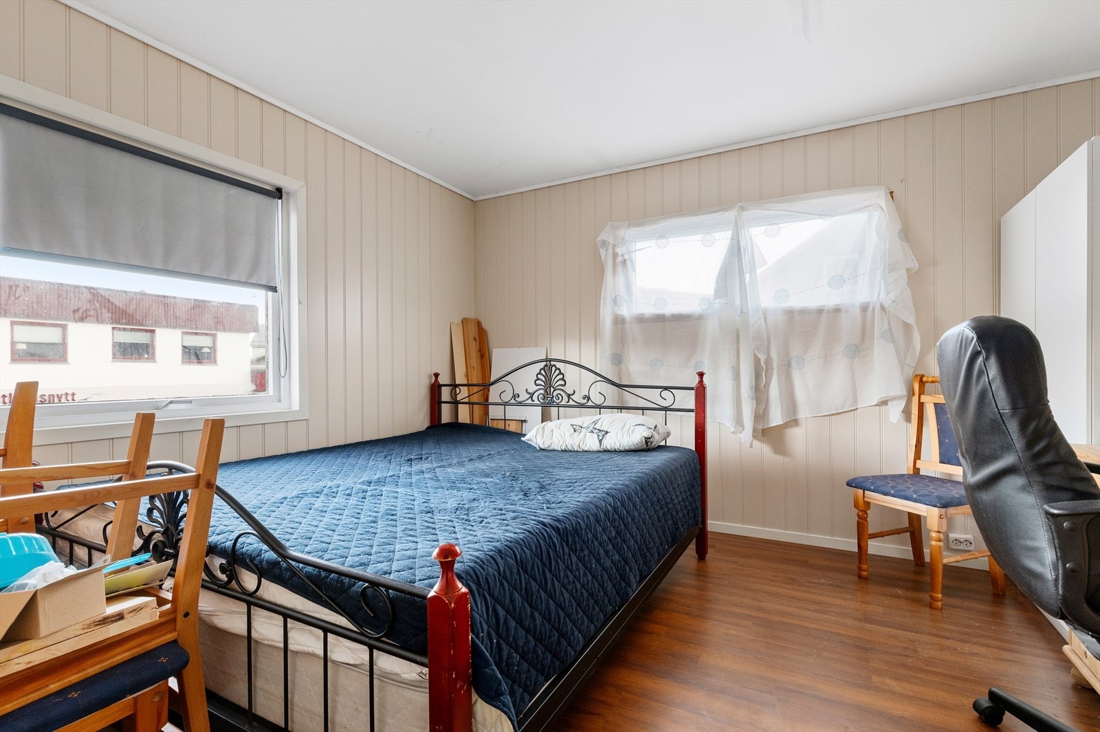 Soverom nr. 2 i andre etasje. Soverommene har god størrelse Galleribilde