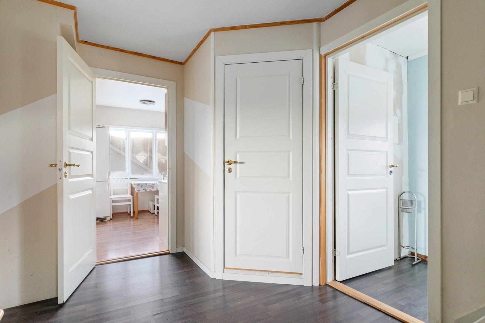 Denne etasjen er oppbygd som andre etasje, men har tre soverom Galleribilde