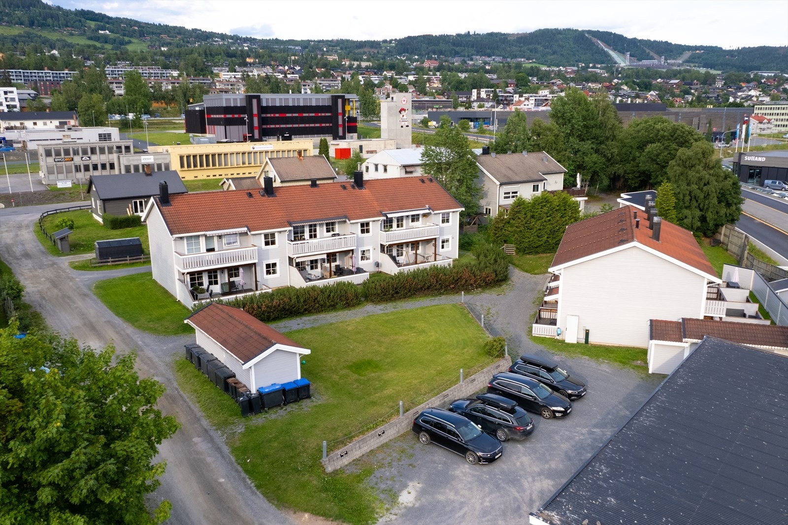 Eiendommen ligger gunstig til med tanke på sentrum og Høgskolen i Innlandet Galleribilde