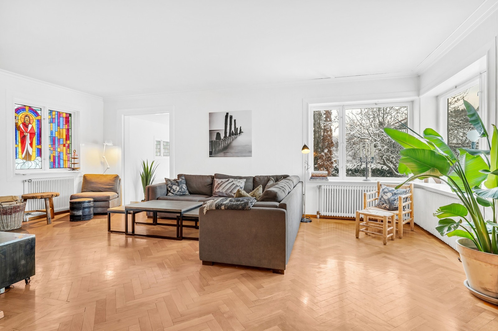 Den første stuen er på 39,3 m² med mulighet for å møblere i flere soner etter eget ønske. Galleribilde