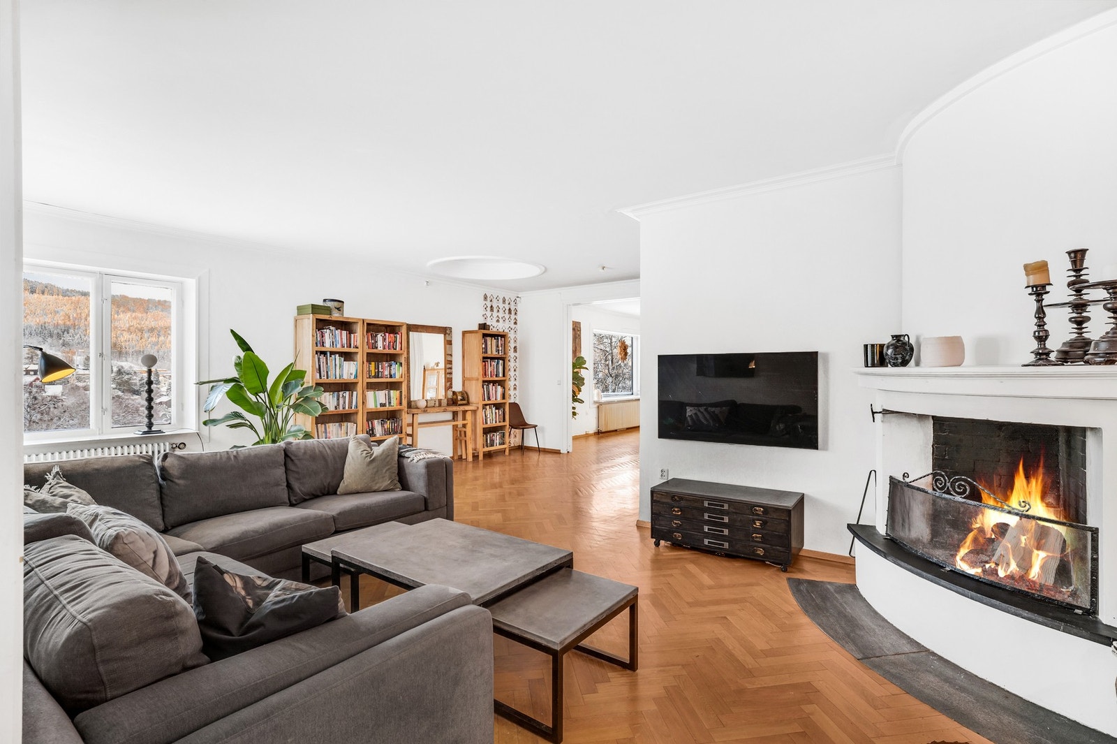 Boligen er bygd i 1934, og har dermed et klassisk uttrykk med en fin balanse mellom moderne og tidløs, der detaljer og sjarm er bevart under oppussing. Galleribilde