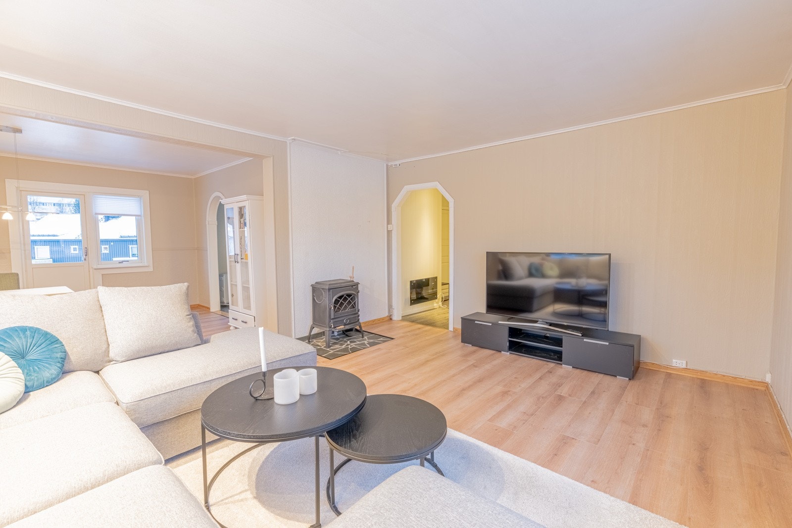 Leiligheten oppleves moderne, lys og luftig. Galleribilde