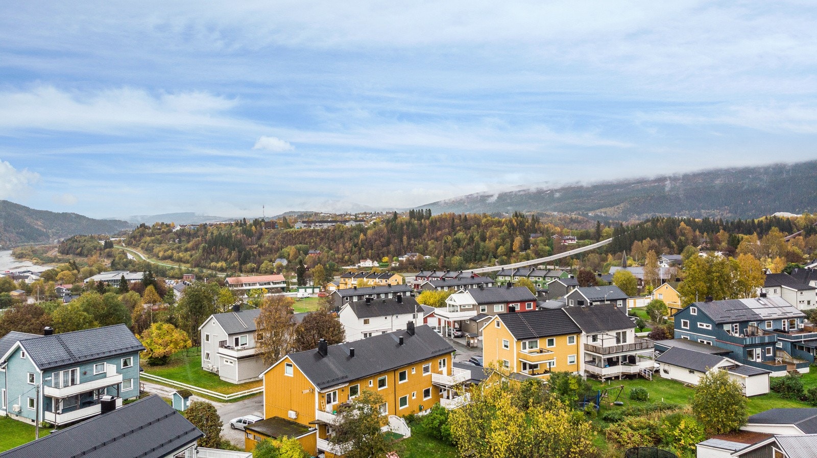 Vil du ta en tur i Klokkerhagen Elvepark eller løpe noen runder på friidrettsstadioen? Galleribilde