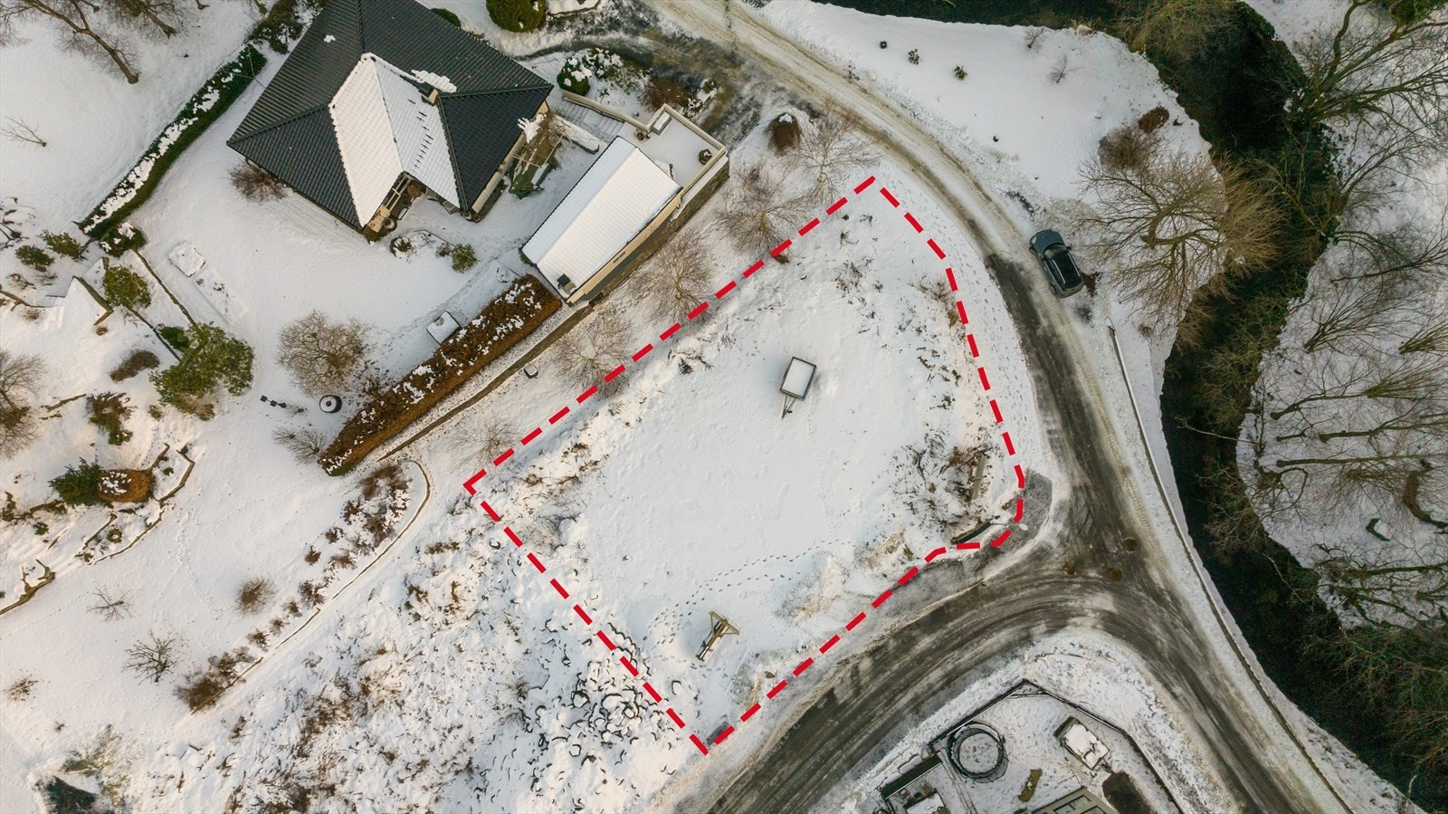 I barne- og familievennlige Grinde ligger denne hjørnetomten på 555.8 kvm klar til å bli bebygd (tomtegrense omtrentlig inntegnet - avvik kan forekomme) Galleribilde