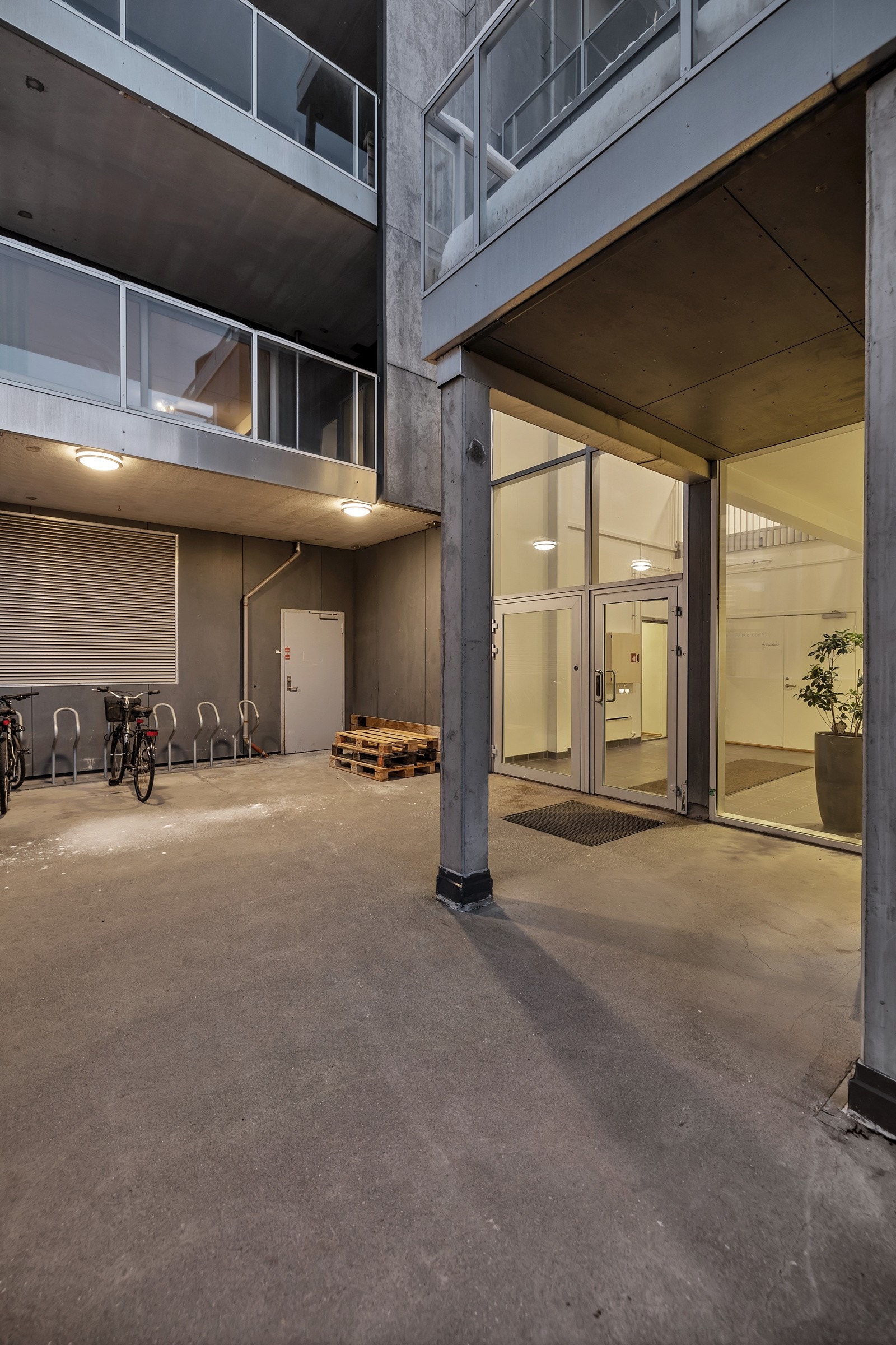 Inngangsparti til bygget Galleribilde