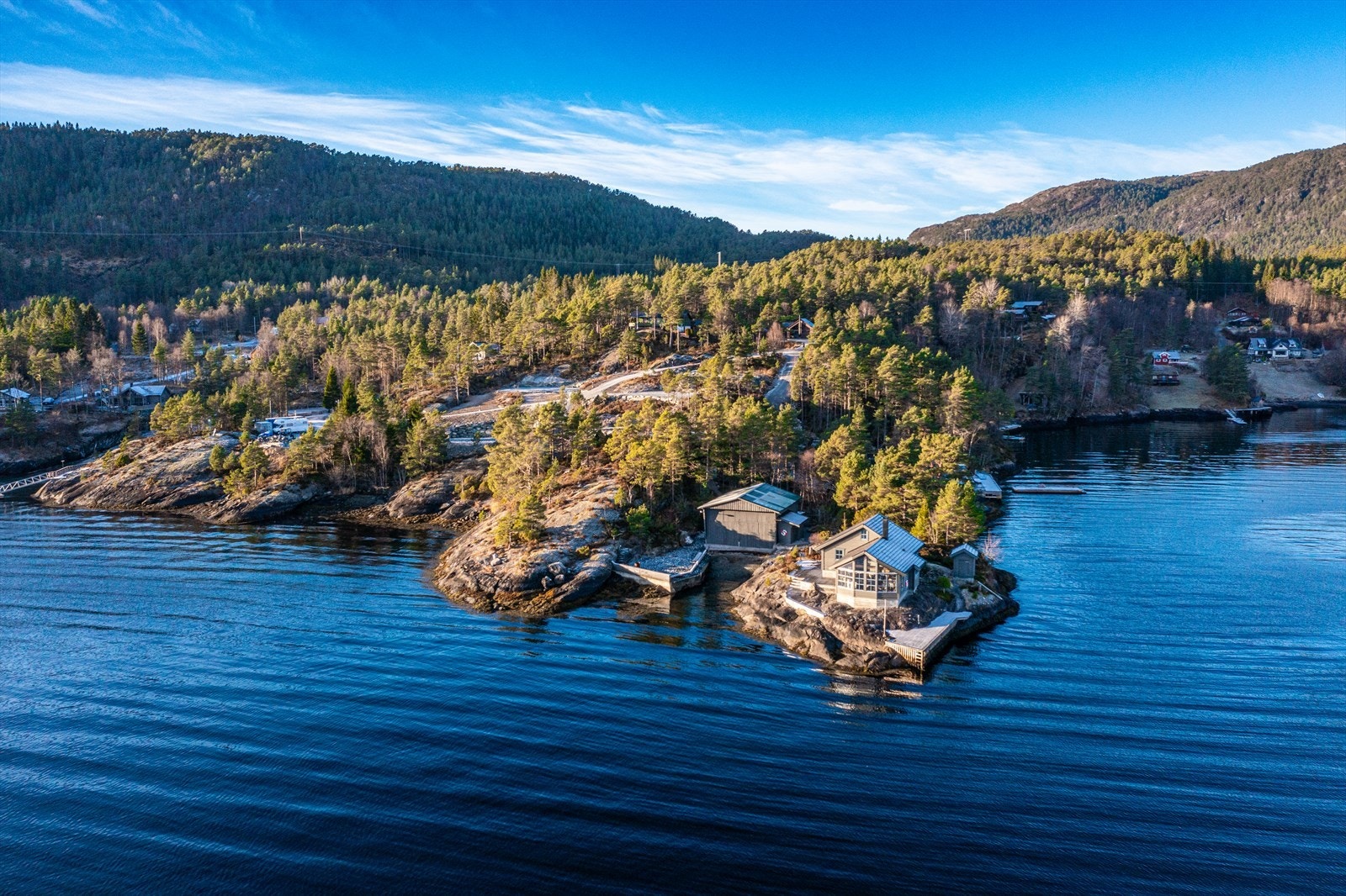 Nærhet til både sjø og fjell! Galleribilde