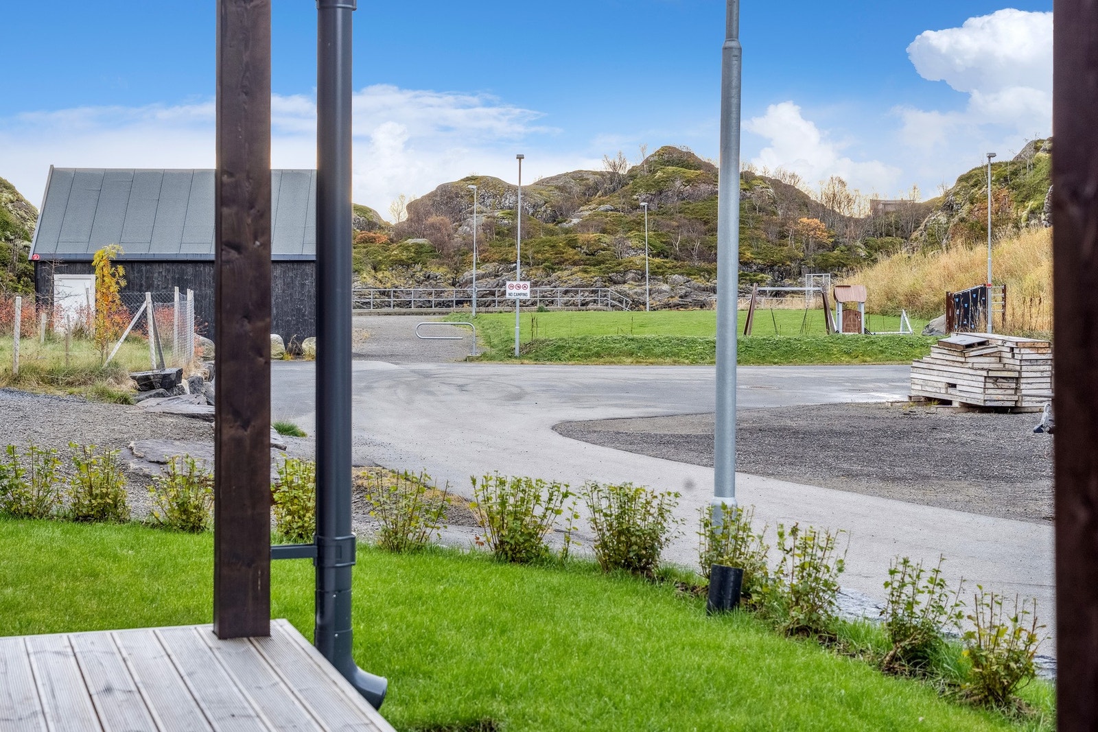 Utsikt mot fellesområde med lekeplass. Galleribilde