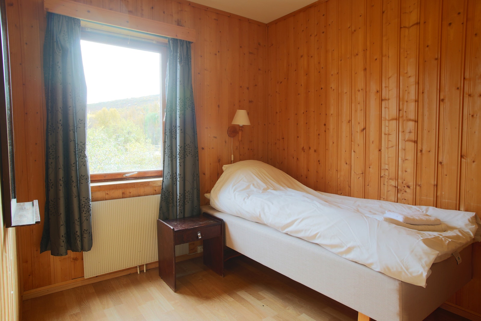 Hotellet har 2 enkeltrom med eget bad. Galleribilde