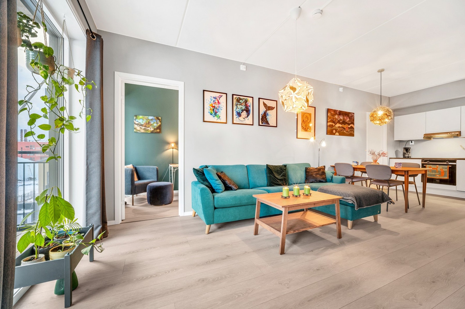 Bygget ble ferdigstilt i 2021 og har moderne løsninger som balansert ventilasjon og fjernvarme. Galleribilde