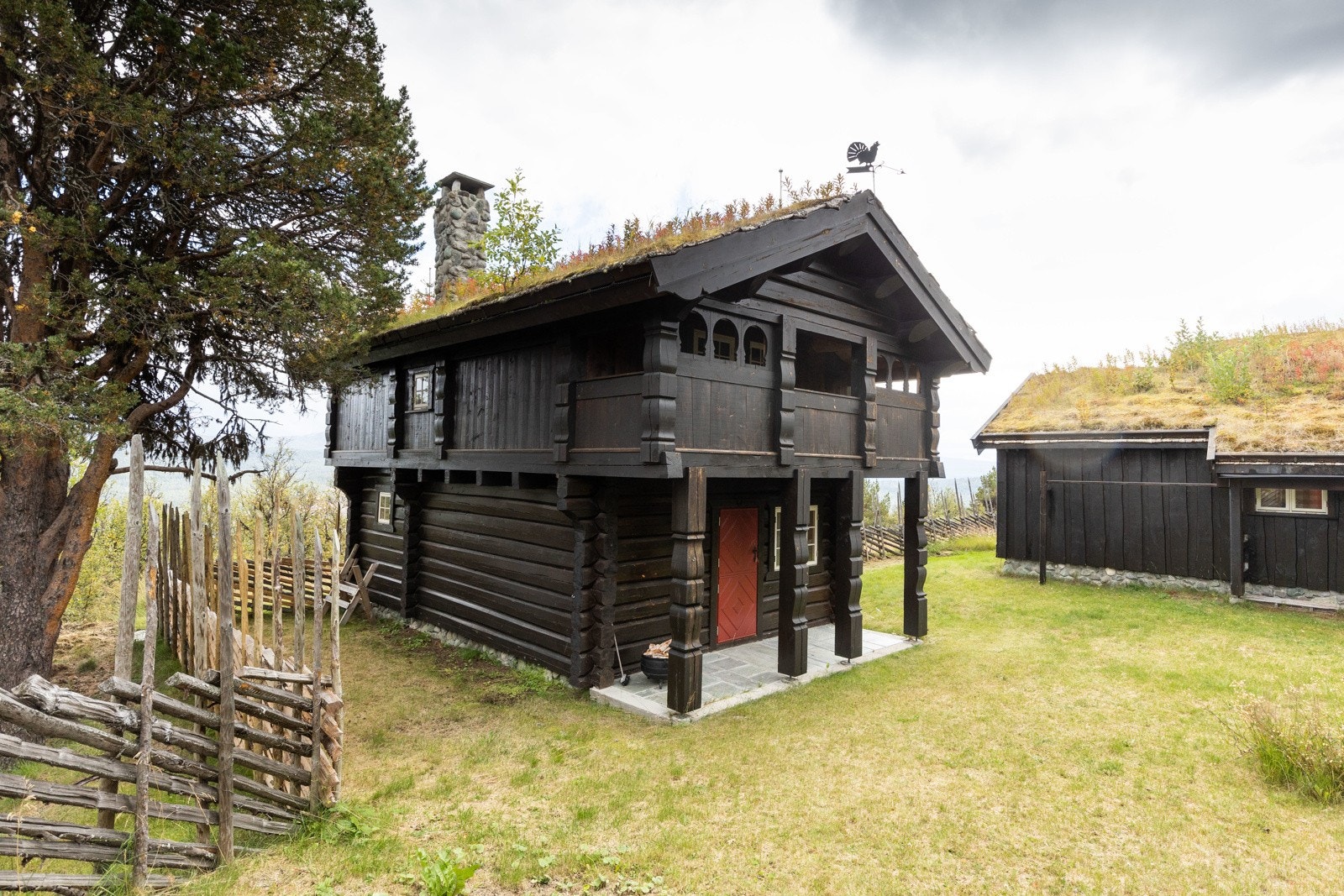 I tillegg har hytta et flott anneks som inneholder stue, to gode soverom, kjøkken, bad og separat wc-rom. Galleribilde