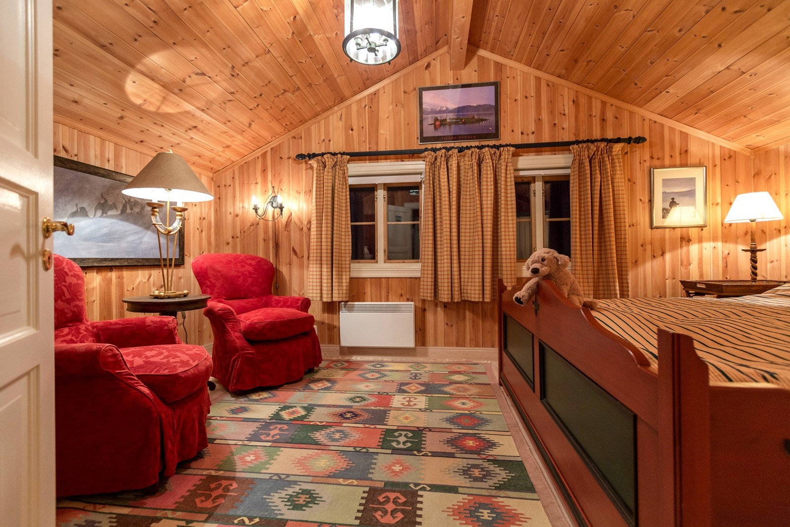 Fire av soverommene er av veldig god størrelse, mens det øvrige er noe mindre med køyeseng Galleribilde