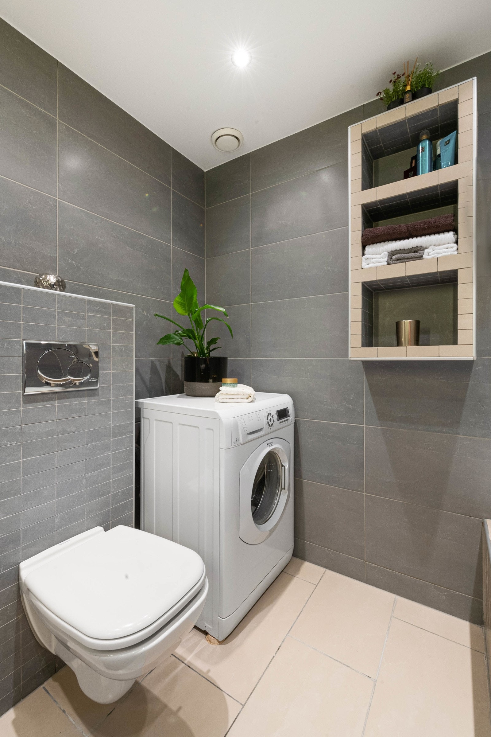 Badet har opplegg for vaskemaskin. Galleribilde