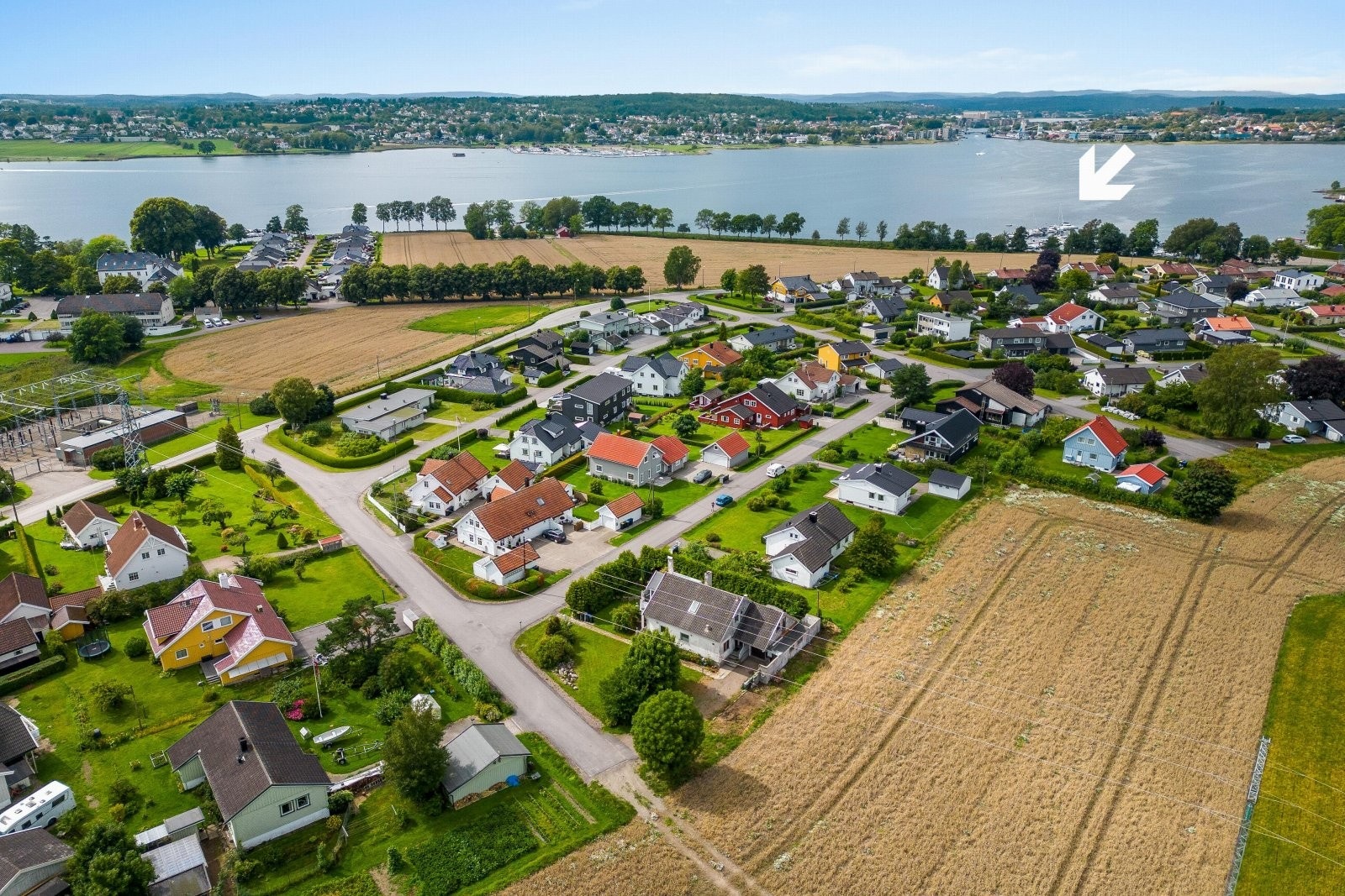 Det medfølger tinglyst båtplass på Nordre Nes småbåtplass. Galleribilde