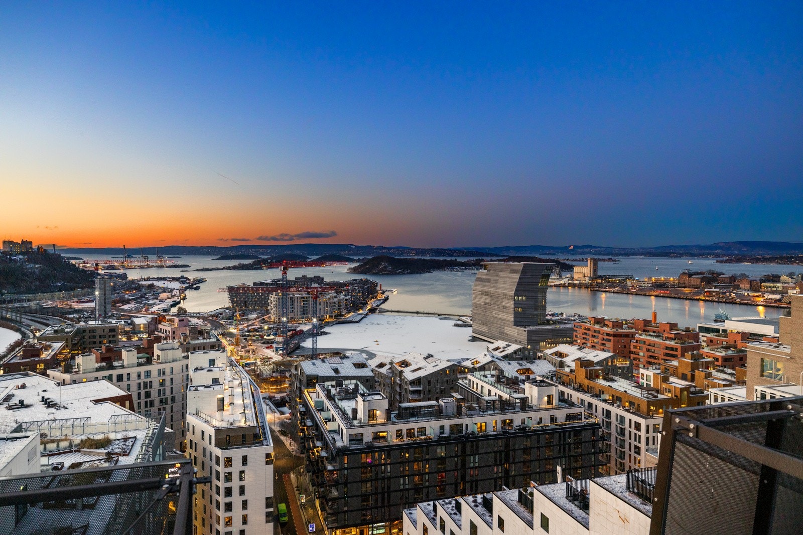 Utsikt mot Oslofjorden fra sameiets flotte takterrasse. Galleribilde