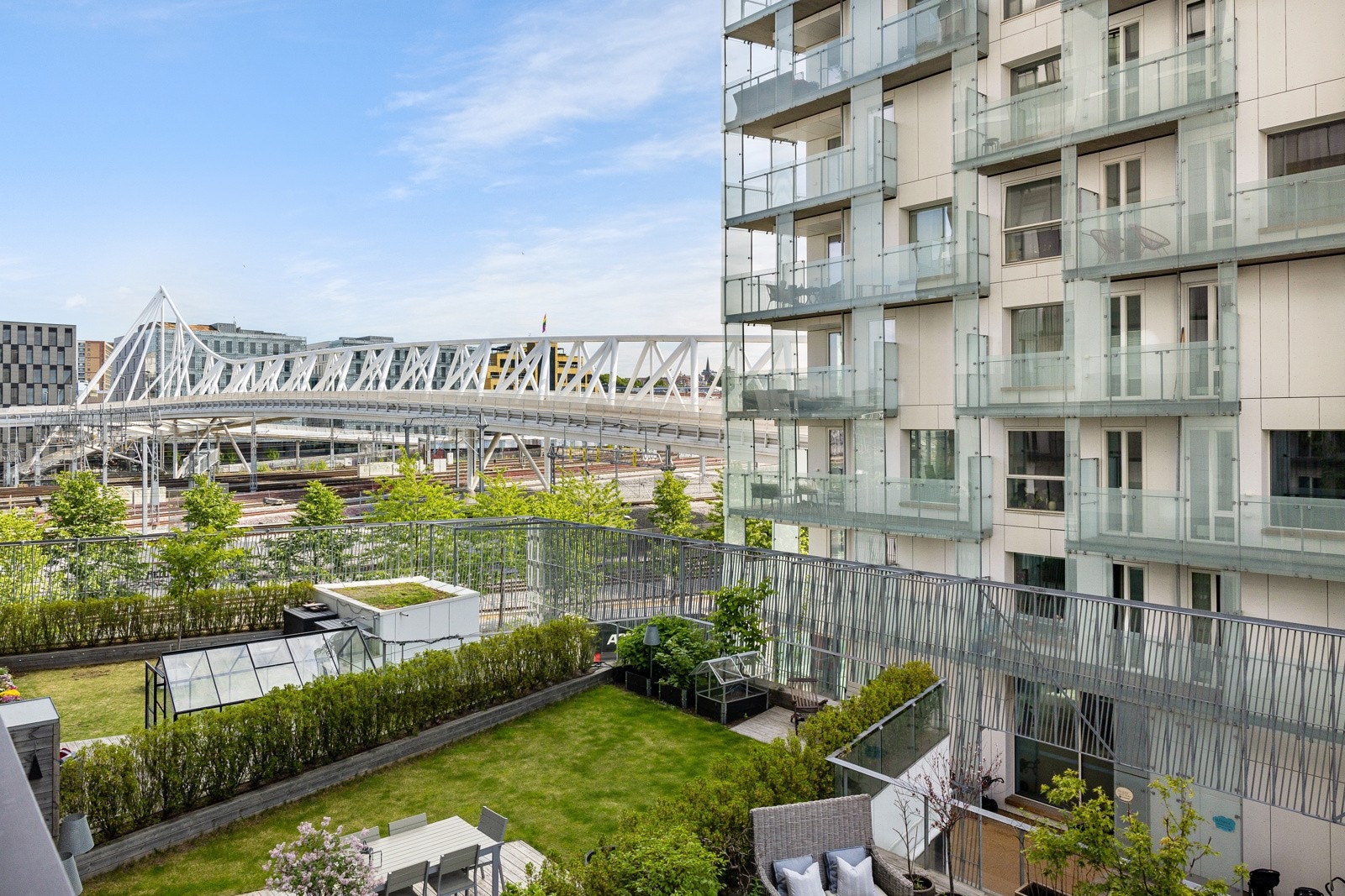 Leiligheten er en del av Sameiet Barcode Abby med flotte, felles uteområder i 4. etasje og med felles takterrasse. Galleribilde