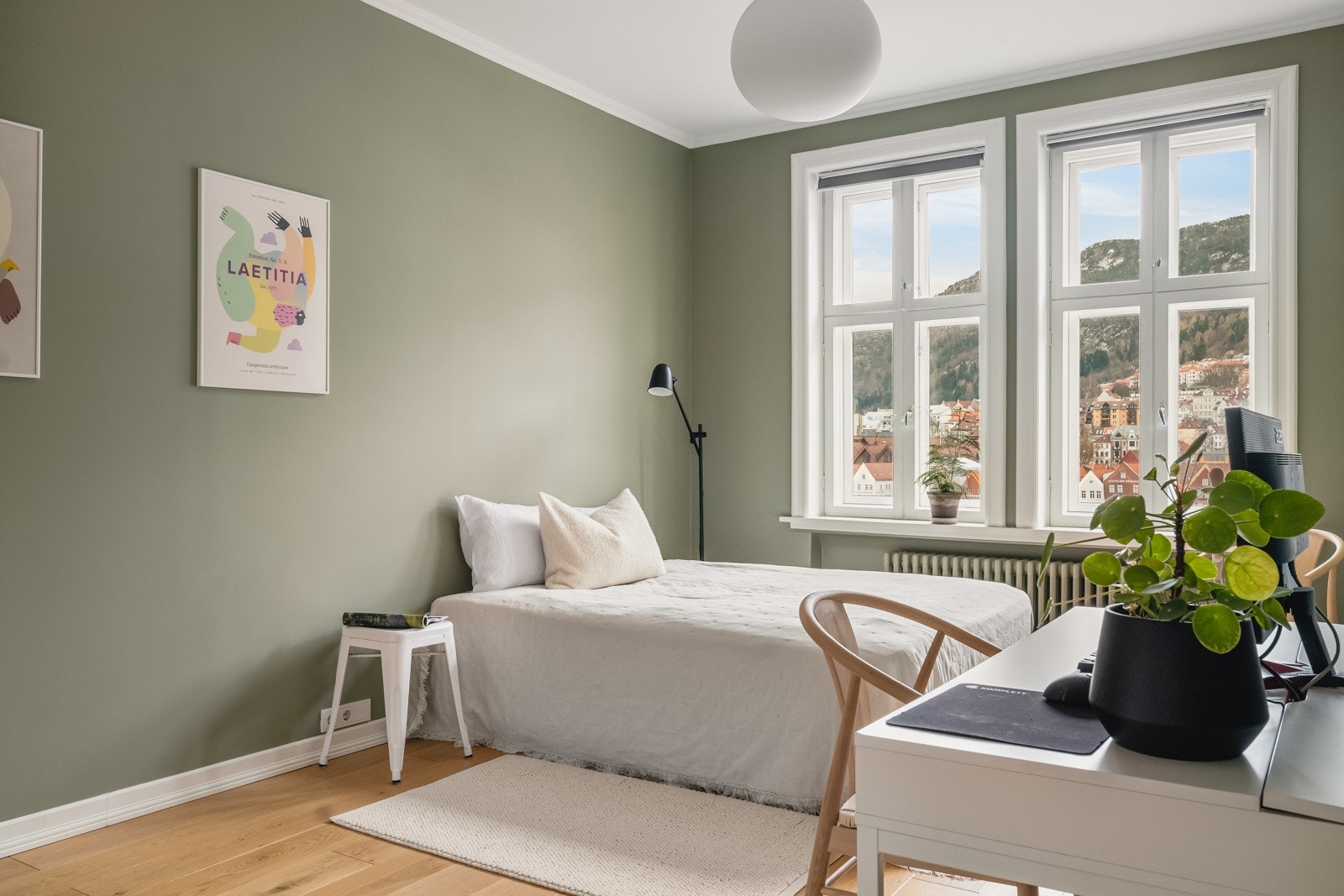 Meget romslig soverom på 17,4 m². Galleribilde