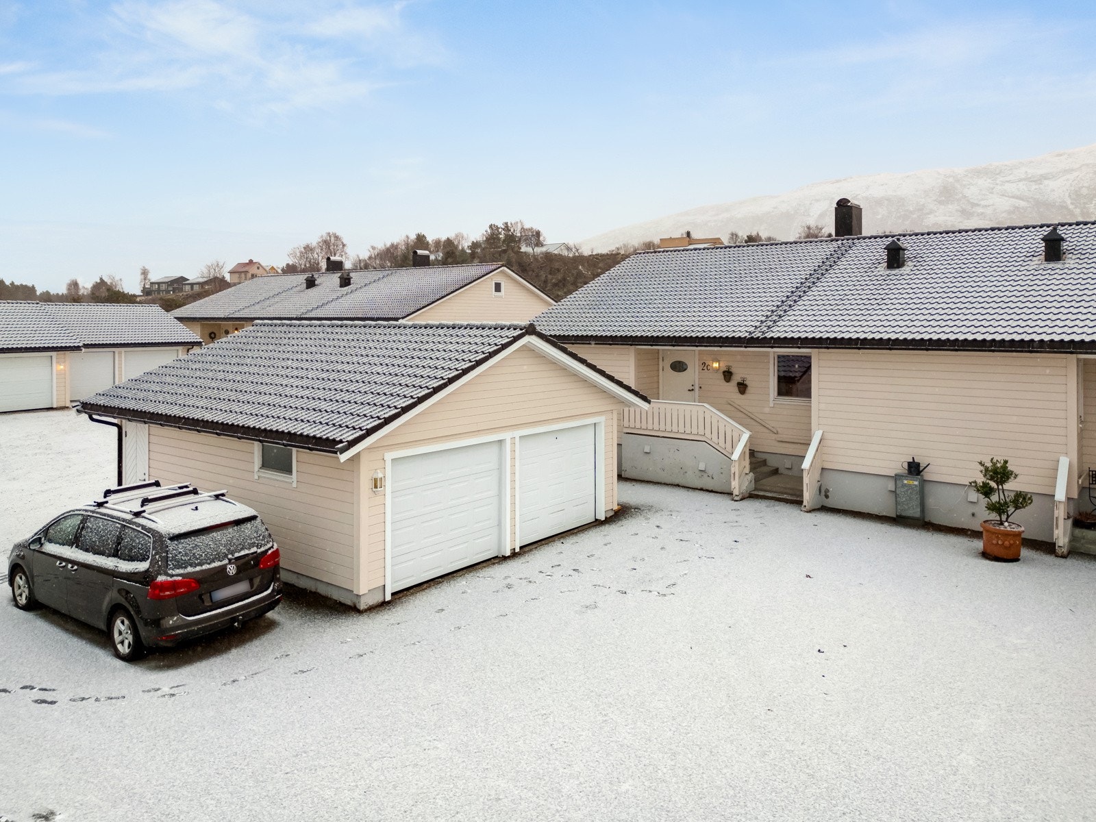 En innholdsrik og romslig toppleilighet med god beliggenhet. Galleribilde