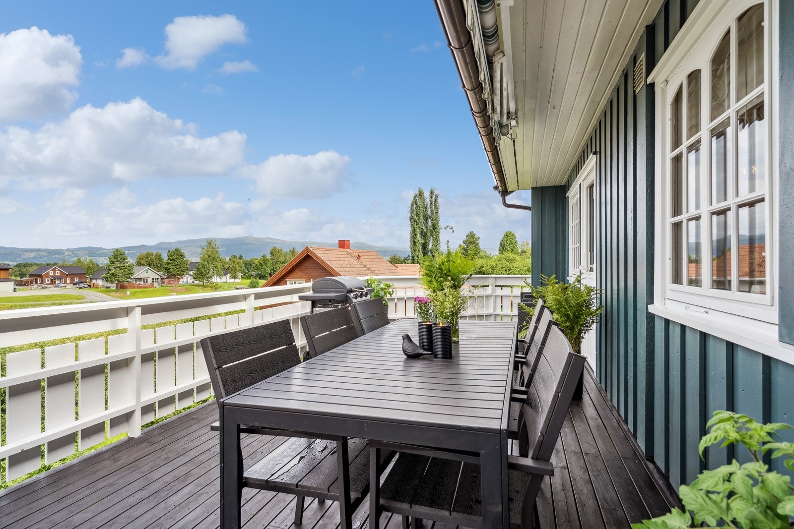 Muligheter for sittegrupper på terrassen. Galleribilde